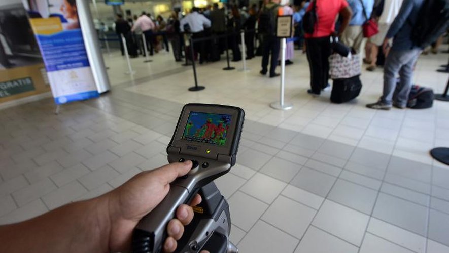 Un appareil de prise de température à l'aéroport de Tegucigalpa, le 20 octobre 2014 au Honduras