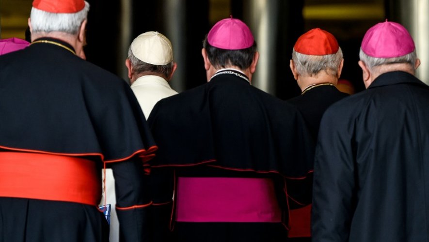 Les évêques, les cardinaux et le pape débutent le 24 octobre 2015 une session de travail au Vatican, dans le cadre du synode sur la famille