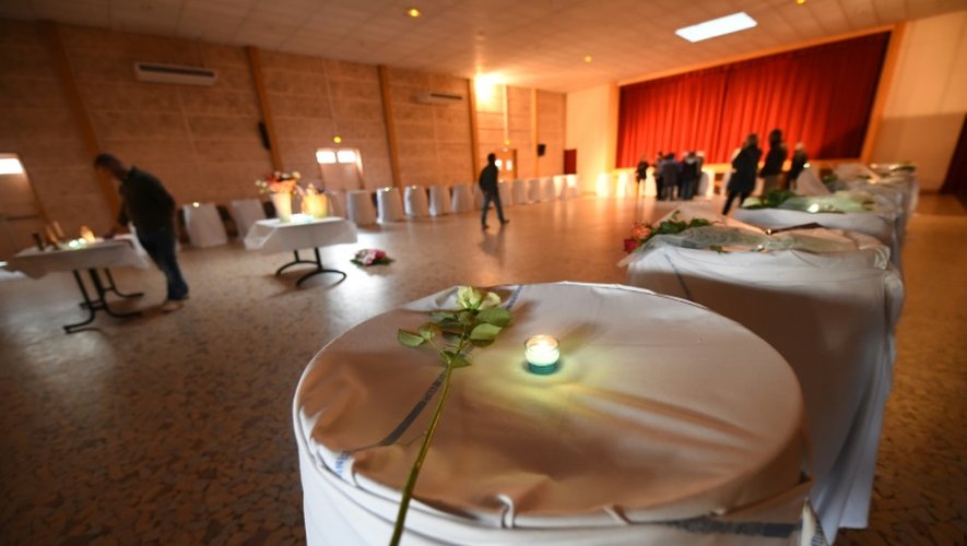 Salle aménagée à Puisseguin, le 24 octobre 2015 pour rendre hommage aux 43 victimes de la collision entre un car et un camion
