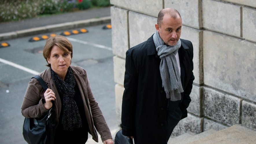 Valérie Garmendia et Bernard Franck Macera, avocats des parties civiles à leur arrivée le 24 octobre 2015 au palais de justice à Angers