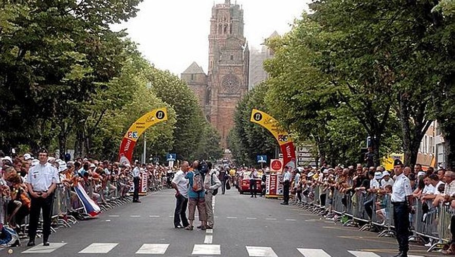 Le 17 juillet 2010, l’avenue Victor-Hugo à Rodez était noire de monde lors du départ de la 13e étape.