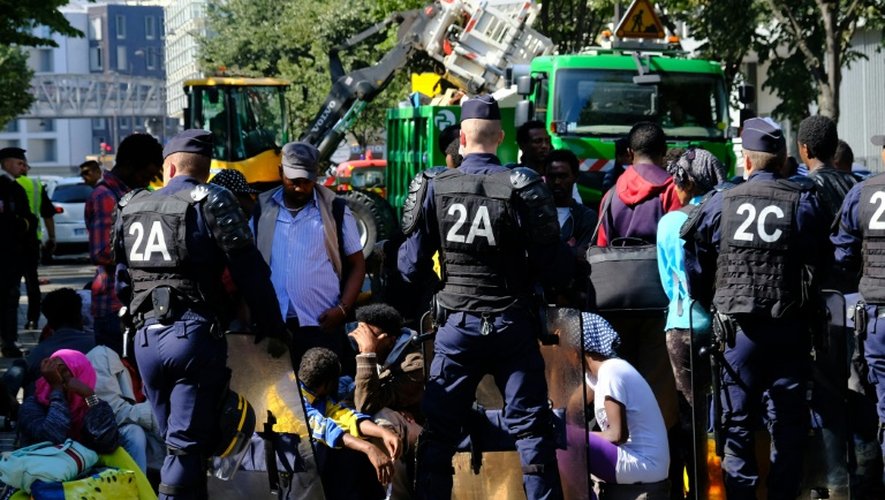 Evacuation d'un camp de migrants le 17 août 2016 à Paris