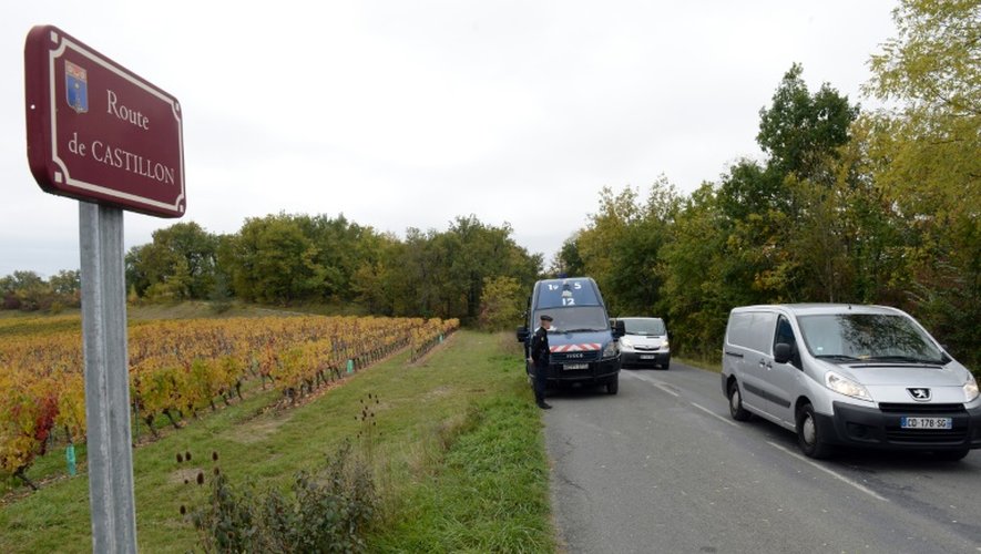 Passage le 24 octobre 2015 sur la Route de Castillon du  convoi transportant les corps des victimes de la collision de Puisseguin