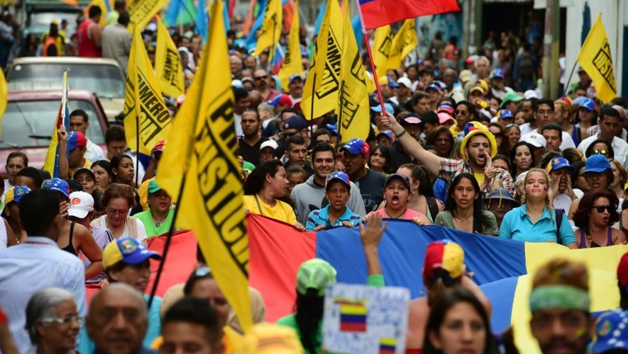 Des manifestants demandent le départ du président Nicolas Maduro à Los Teques au Venezuela, le 7 septembre 2016