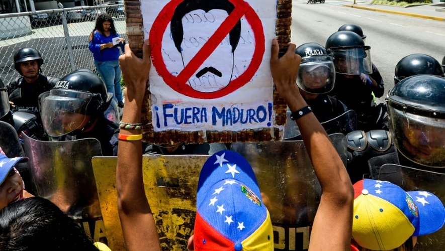Des manifestants demandent le départ du président Nicolas Maduro à Merida au Venezuela, le 7 septembre 2016