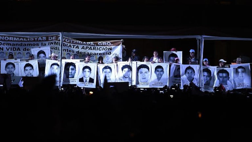 Des portraits des 43 étudiants disparus lors d'une manifestation à Mexico, le 22 octobre 2014