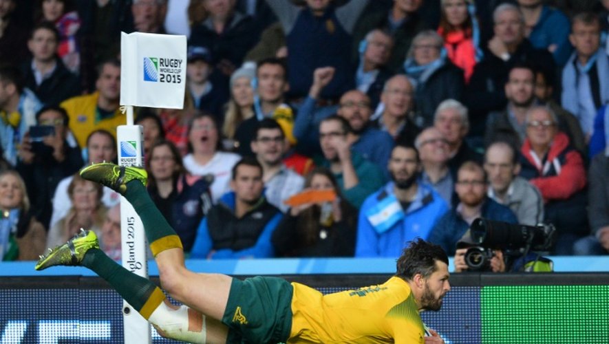 L'ailier australien Adam Ashley-Cooper inscrit un essai en demi-finale du Mondial face à l'Argentine, le 25 octobre 2015 à Twickenham