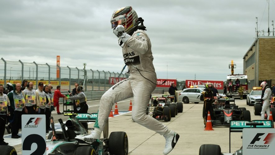 La joie de Lewis Hamilton, sacré pour la 3e fois champion du monde de F1 après sa victoire dans le GP des Etats-Unis, le 25 octobre 2015 à Austin