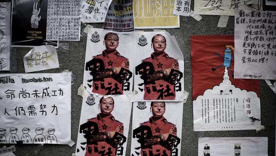 Des affiches sur le site principal des manifestations pro-démocratie à Hong Kong, le 23 octobre 2014