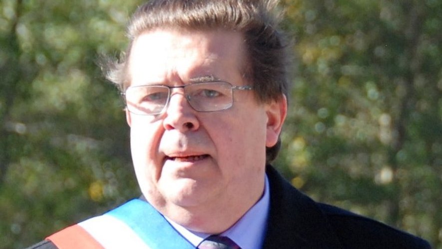 Patrick Guénot succédé au maire de Trémouilles Jean-Marie Daures.