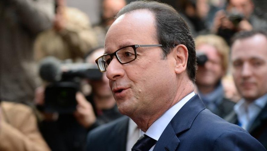 Le président de la République française François Hollande arrive au siège du Conseil européen à Bruxelles le 24 octobre 2014