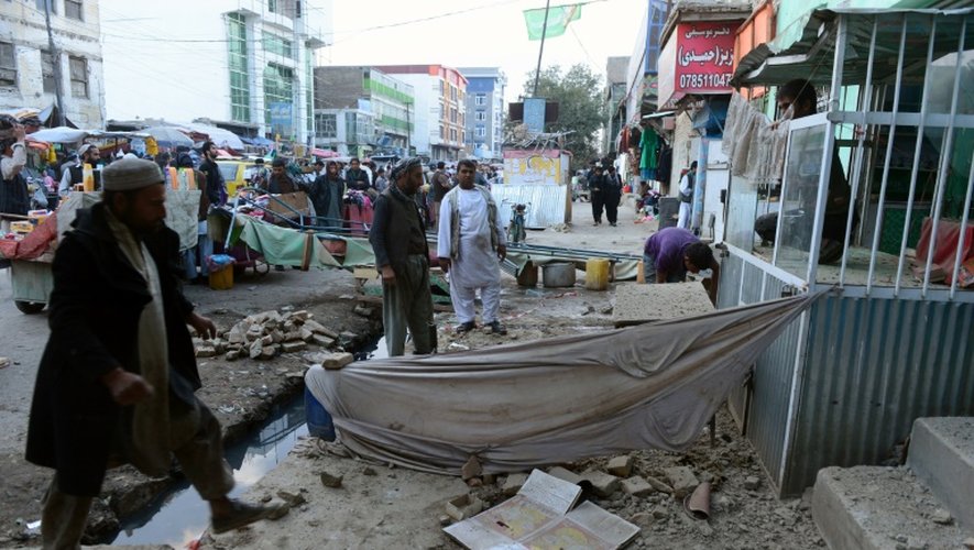 Des rues dévastées par un puissant séisme de magnitude 7,5 à Kaboul, en Afghanistan, le 26 octobre 2015