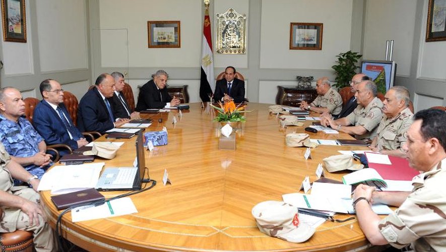 Conseil de défense présidé par Abdel Fattah al-Sisi le 24 octobre 2014 à Sheikh Zuweid, dans le nord du Sinaï