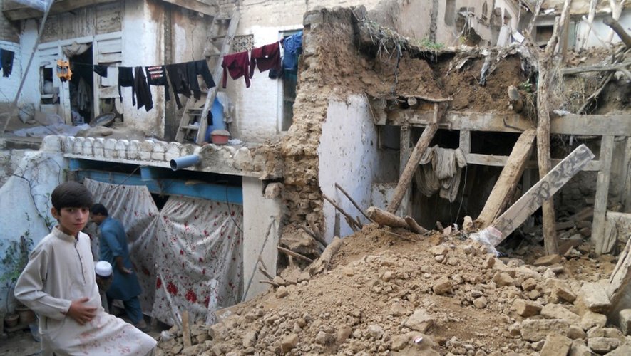 Des maisons détruites après un violent séisme à Kohat, le 26 octobre 2015, en Afghanistan