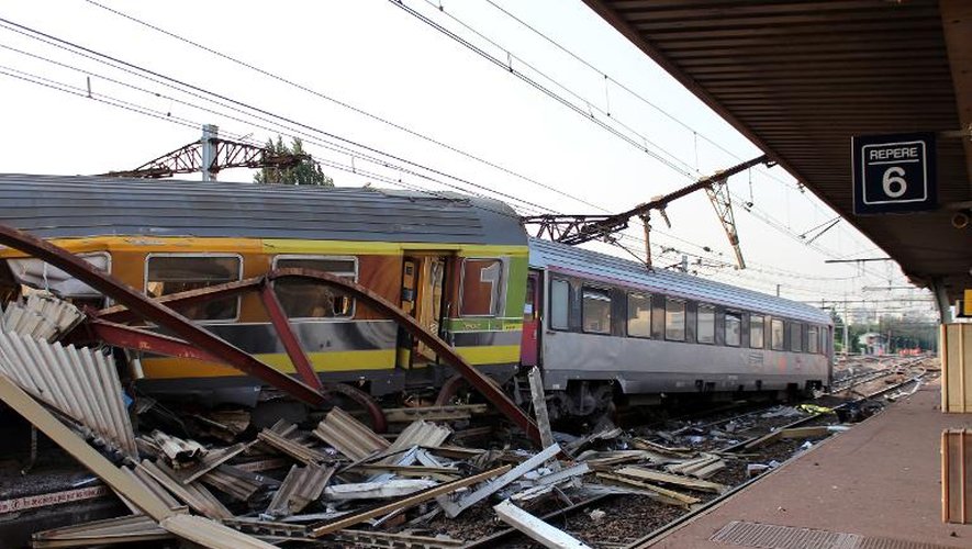 Wagons enchevétrés après le déraillement du Paris-Limoges, le 14 juillet 2013 en gare de Brétigny-sur-Orge