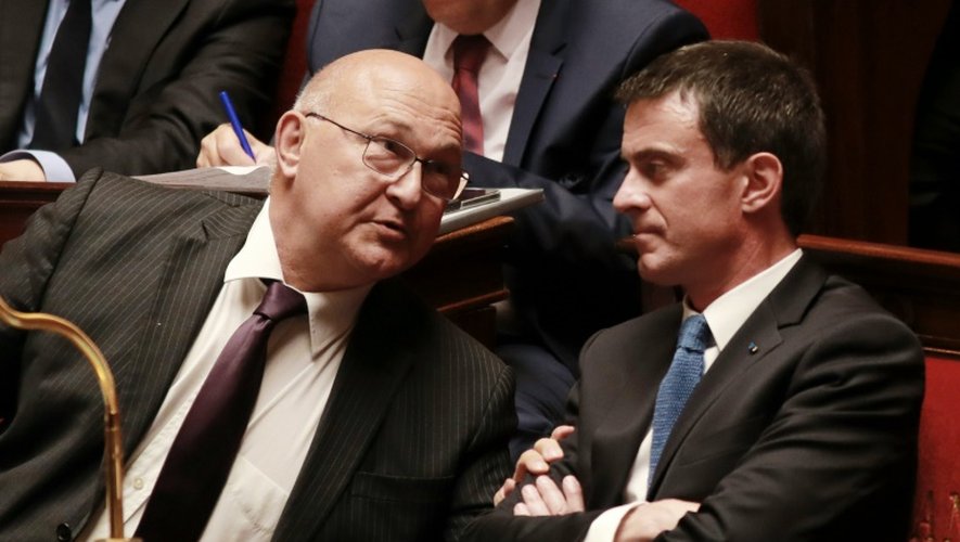 Le ministre de l'Economie et des Finances Michel Sapin et le Premier ministre Manuel Valls le 13 juillet 2016 à l'Assemblée nationale à Paris
