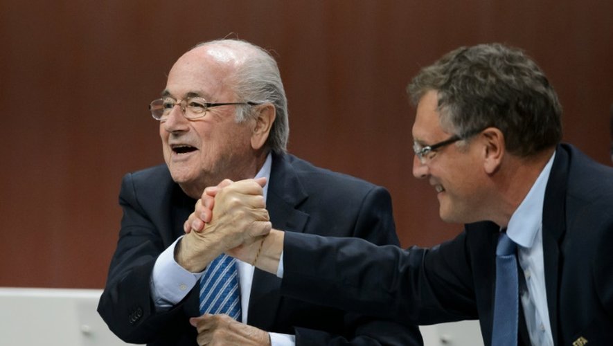 L'ex-président de la Fifa Sepp Blatter, et son ex-N.2 Jérôme Valcke, lors du congrès de la Fifa de Zurich, le 29 mai 2015
