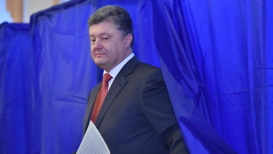 Le président Petro Porochenko vote à Kiev, le 26 octobre 2014