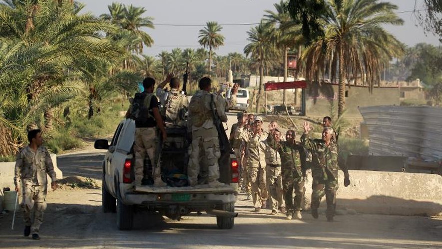 Des soldats irakiens à Jurf al-Sakhr, au nord de Kerbala, le 26 octobre 2014