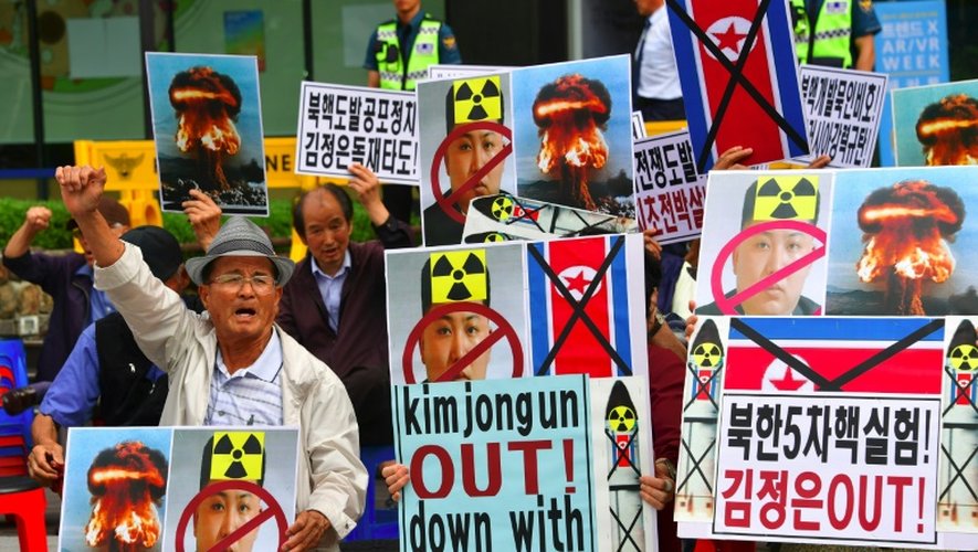 Des militants sud-coréens manifestent contre le leader nord-coréen Kim Jong-Un et condamne le 5e essai nucléaire de Pyongyang, le 10 septembre 2016 à Séoul