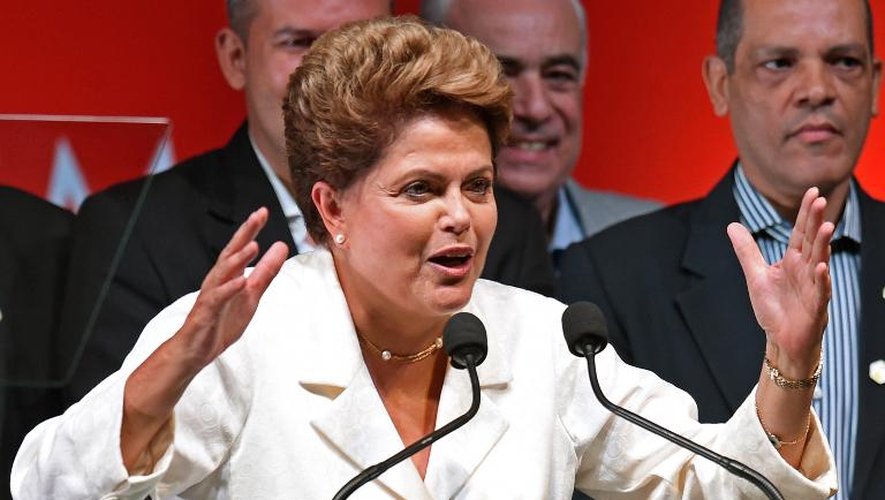 Dilma Rousseff, réélue présidente du Brésil, fait une déclaration après sa victoire, le 26 octobre 2014 à Brasilia