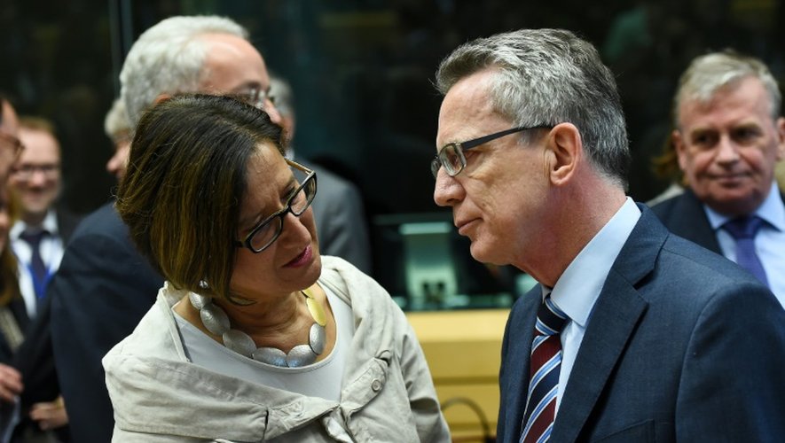 La ministre autrichienne de l'Intérieur, Johanna Mikl-Leitner et le ministre allemande des Affaires étrangègre Thomas de Maiziere le 22 septembre 2015 à Bruxelles