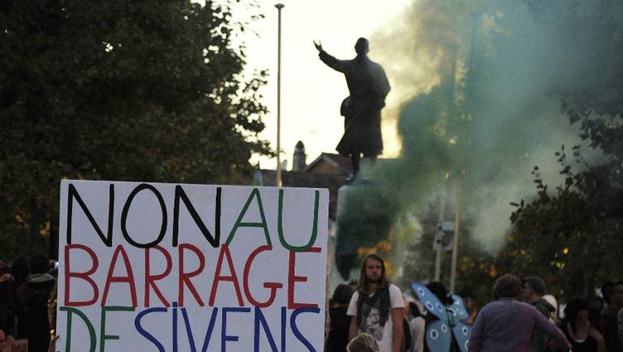 Manifestation sur le site de Sivens le 26 octobre 2014 au lendemain de la mort d'un manifestant