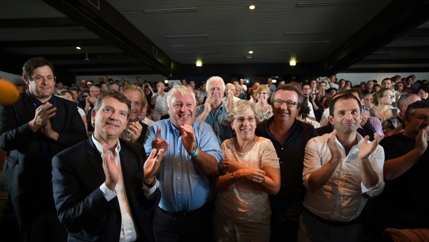 De gauche à droite, les frondeurs socialistes Arnaud Montebourg, Gérard Filoche, Marie-Noelle Lienemann, Christian Paul et Benoit Hamon, le 11 septembre 2016 à l'université d'été de La Rochelle