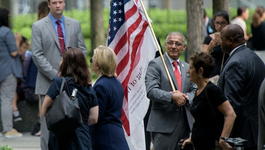 Hillary Clinton quitte les cérémonies commémoratives des attentats du 11-Septembre, le 11 septembre 2016 à New York