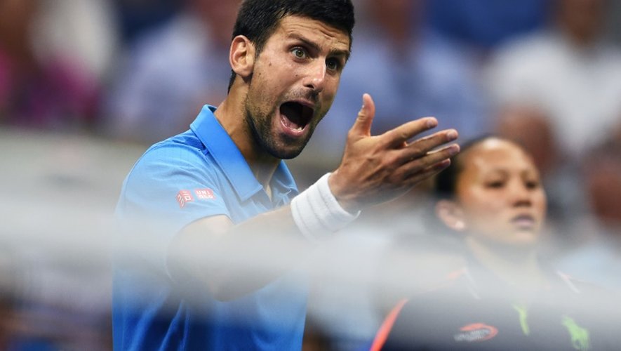 Le Serbe Novak Djokovic s'énerve après avoir perdu un jeu, en finale de l'US Open le 11 septembre 2016