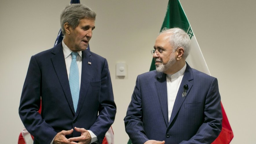 Le secrétaire d'Etat américain John Kerry et son homologue iranien Javad Zarif, à New York le 26 septembre 2015