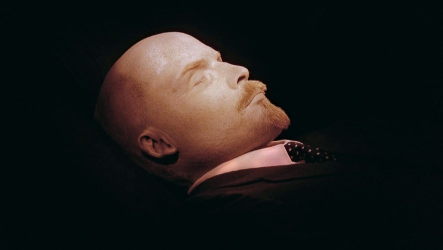 Le corps momifié de l'ancien dirigeant soviétique Lénine photographié pour la première fois dans le mausolée de la Plage rouge à Moscou, le 28 octobre 1991