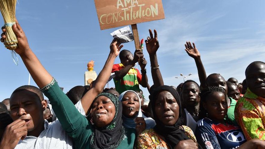 Des centaines de milliers de Burkinabè manifestent contre le projet de révision de la Constitution qui permettrait le maintien au pouvoir du président Blaise Compaoré, le 28 octobre 2014 à Ouagadougou