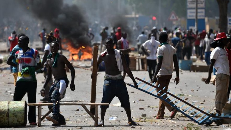 Heurts entre policiers et manifestants, le 28 octobre 2014 à Ouagadougou, au Burkina Faso