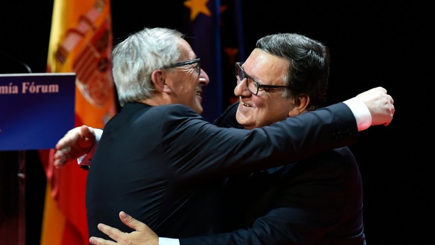 Le président de la Commission européenne Jean-Claude Juncker et son prédécesseur Jose Manuel Barroso à Madrid le 21 octobre 2015