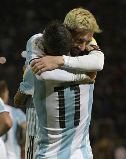 Angel Di Maria (N.11) et Lionel Messi, le 1er septembre 2016 lors du match Argentine-Uruguay
