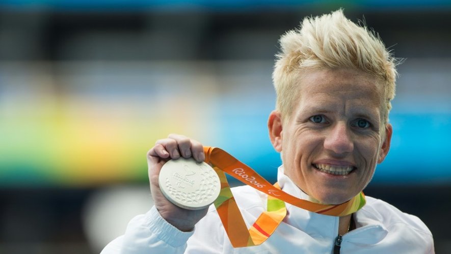 La Belge Marieke Vervoort, le 10 septembre lors des Jeux paralympiques de Rio avec sa médaille d'argent sur 400 m