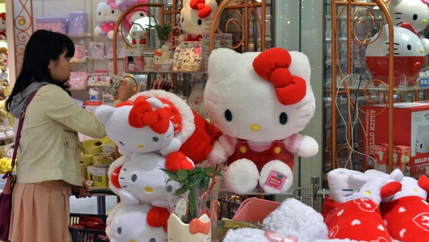 Des peluches Hello Kitty dans la boutique Sanrio à Tokyo le 17 octobre 2014