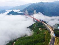 L’IMAGE. Pas encore à la hauteur du viaduc de Millau !