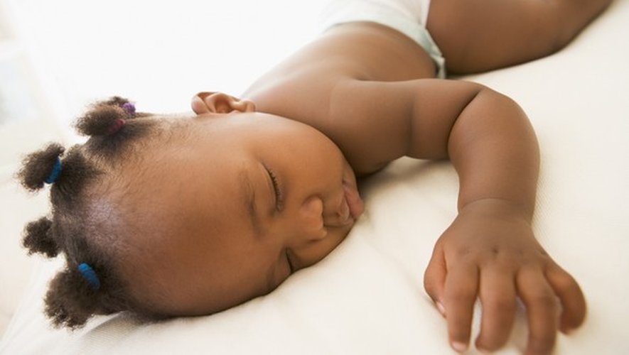 A 12 mois, un enfant a besoin de dormir environ 14h par jour. ©Phovoir