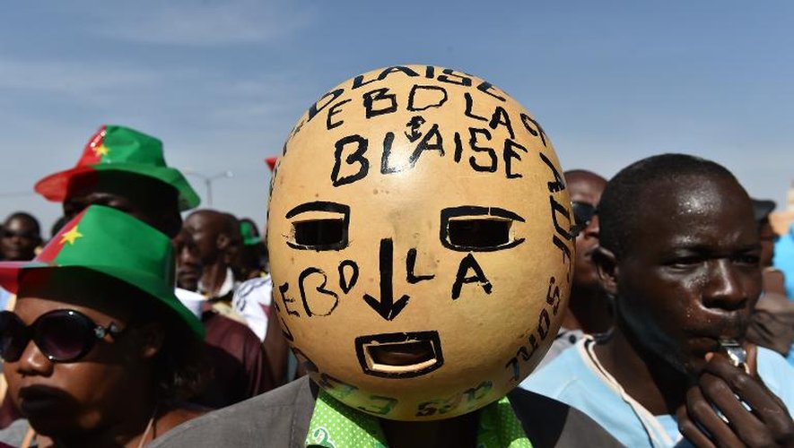Un manifestant à Ouagadougou contre le président Compaoré, le 29 octobre 2014