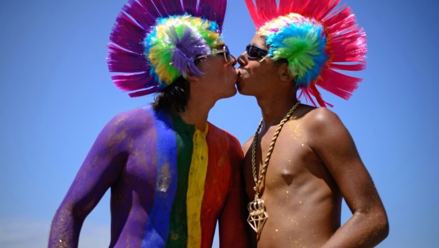 Les unions "poly-affectives" se fondent sur une décision de la Cour suprême du Brésil qui en 2011 a permis aux notaires de légaliser des unions stables de couples homosexuels