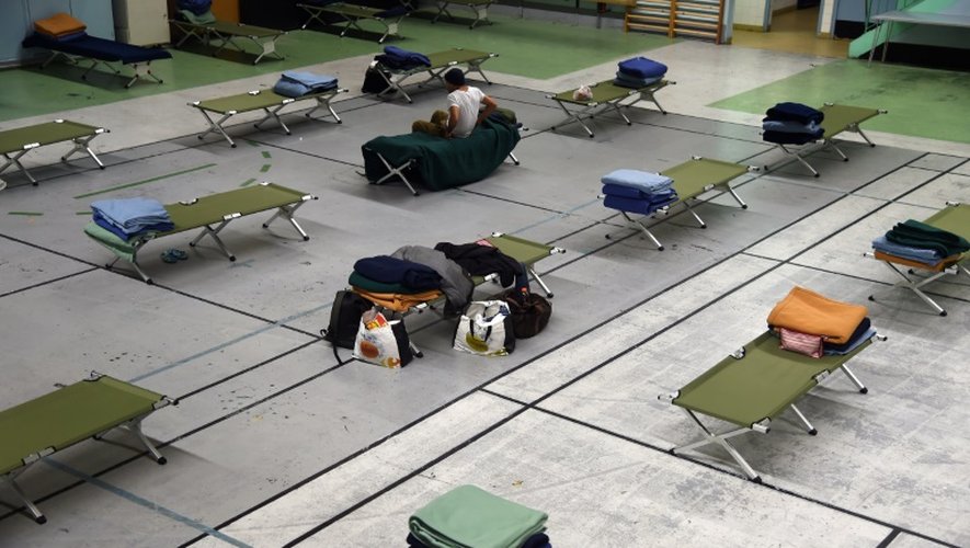 Des lits de camp dans un gymnase à Paris où les sans abri peuvent passer la nuit, le 28 décembre 2014
