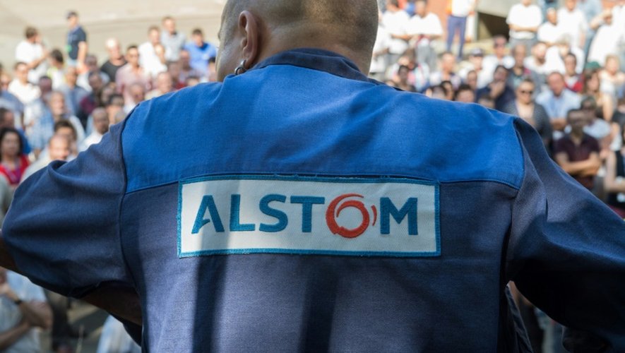 Un syndicaliste participe à une assemblée générale contre la fermeture du site Alstom à Belfort, le 13 septembre 2016