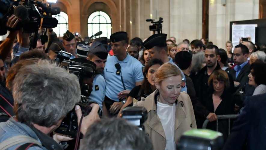 L'ex-femme de Jérôme Cahuzac, Patricia Menard, à son arrivée au palais de justice pour l'ouverture de son procès le 5 septembre 2016 à Paris
