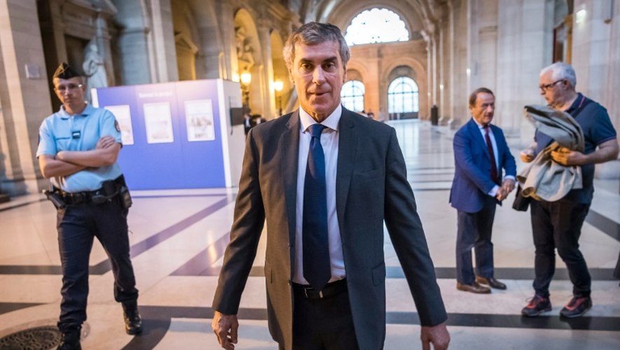 L'ex-ministre du Budget Jérôme Cahuzac arrive, le 13 septembre 2016, au palais de justice de Paris où il comparaît depuis huit jours pour fraude fiscale