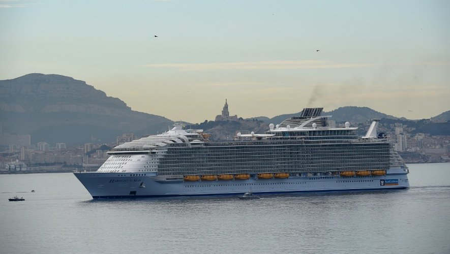 L'Harmony of the Seas entre dans le port de Marseille, le 21 juin 2016