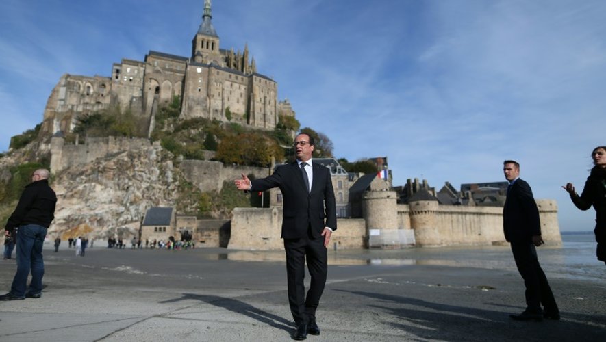 Le président François Hollande visite le Mont Saint-Michel le 31 octobre 2015