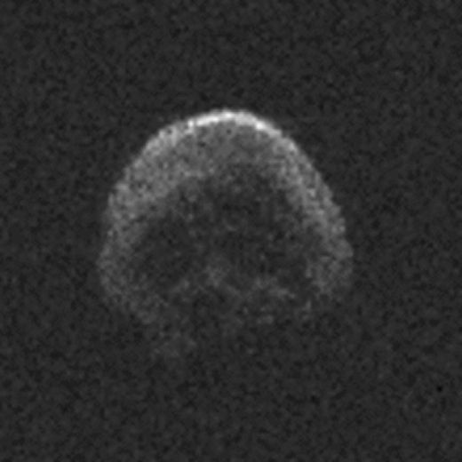 Image fournie par la Nasa le 30 octobre 2015 de l'astéroïde 2015 TB145, une comète morte ressemblant étrangèrement à une tête de mort, qui doit frôler la Terre samedi