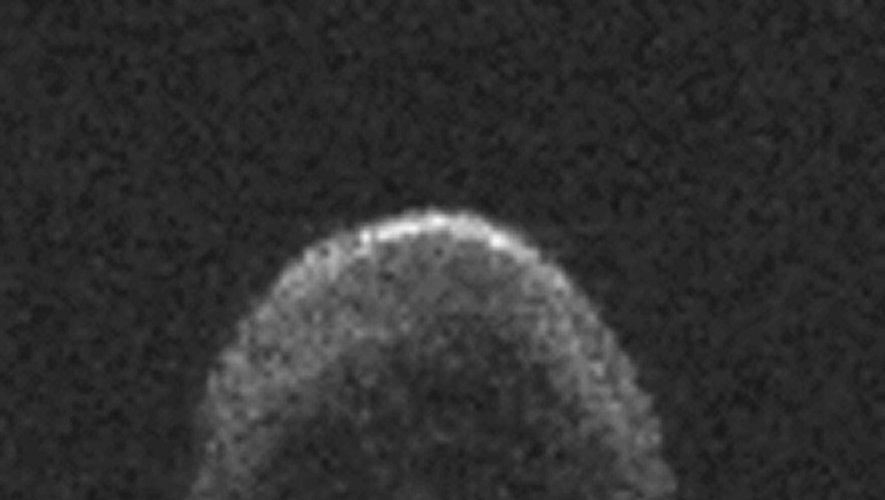 Image fournie par la Nasa le 30 octobre 2015 de l'astéroïde 2015 TB145, une comète morte ressemblant étrangèrement à une tête de mort, qui doit frôler la Terre samedi